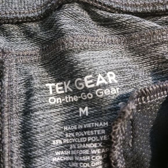 Woman's Tek Gear shorts - Picture 4 of 4